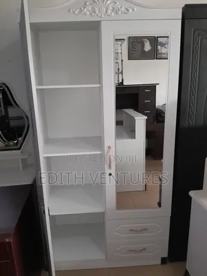 Guest Pretty Looking Wardrobe
