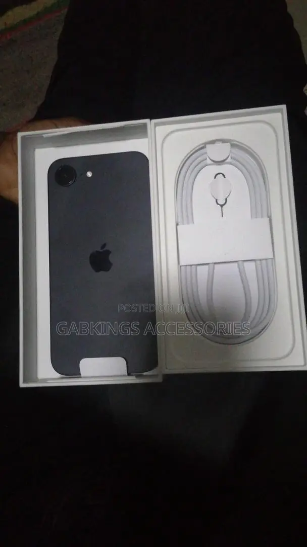 New Apple iPhone 16e 128 GB Black