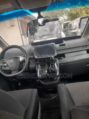 Toyota Voxy 2013 White