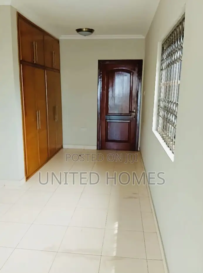 5bdrm House in Osu for rent