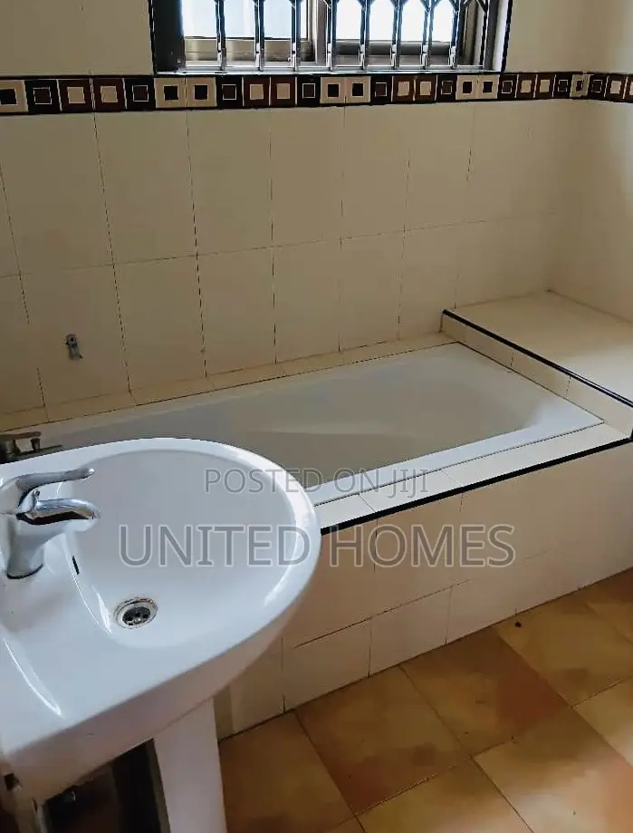 5bdrm House in Osu for rent