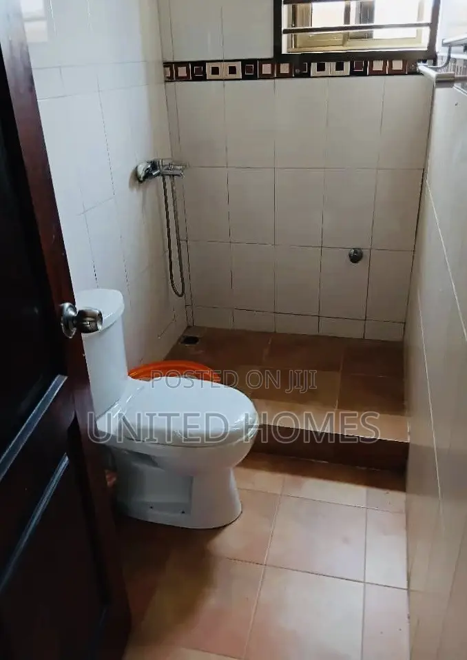 5bdrm House in Osu for rent