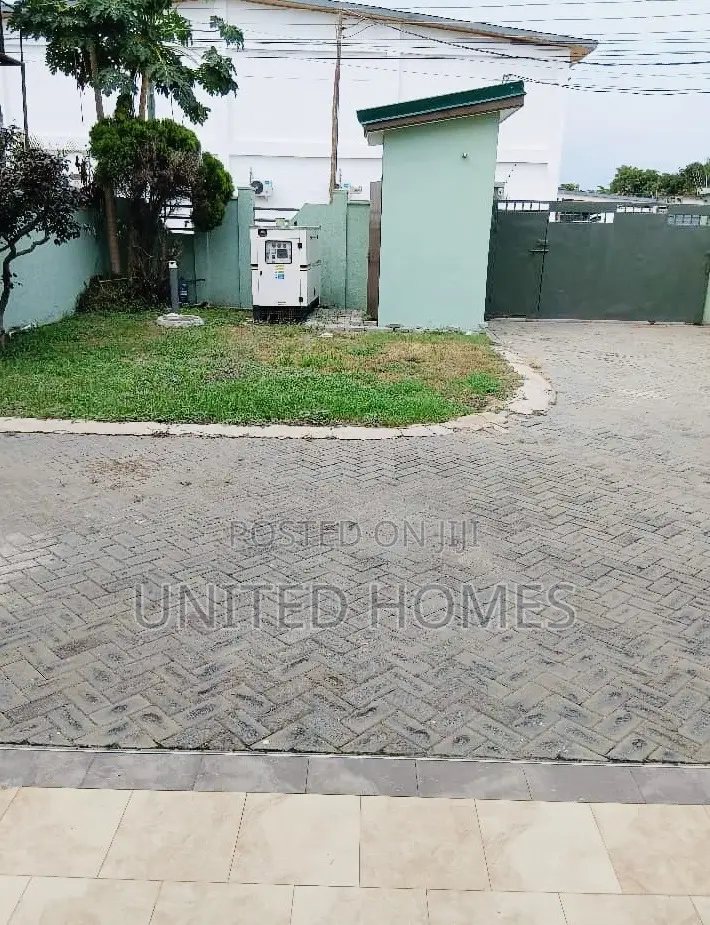 5bdrm House in Osu for rent