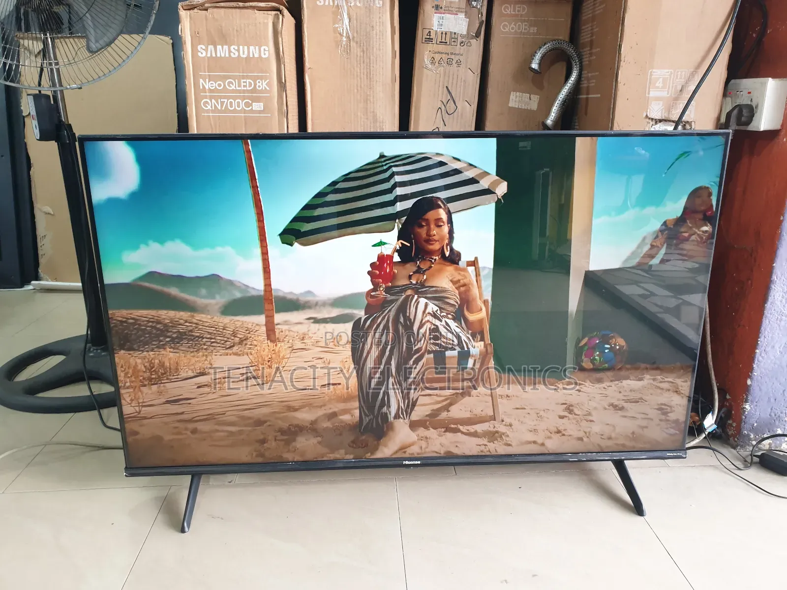 Qled Hisense 43"Smart Uhd HDR Edgeless Tv