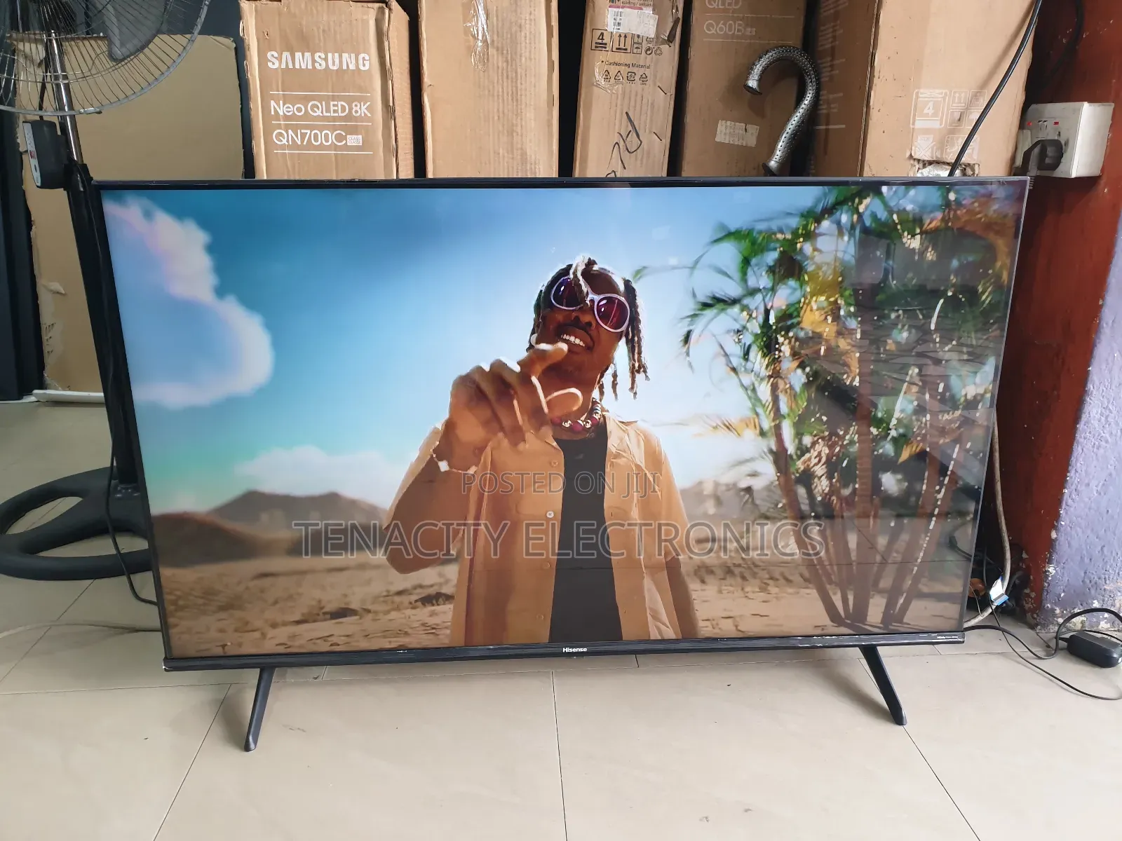Qled Hisense 43"Smart Uhd HDR Edgeless Tv