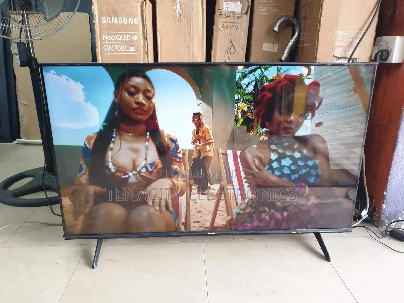 Qled Hisense 43"Smart Uhd HDR Edgeless Tv