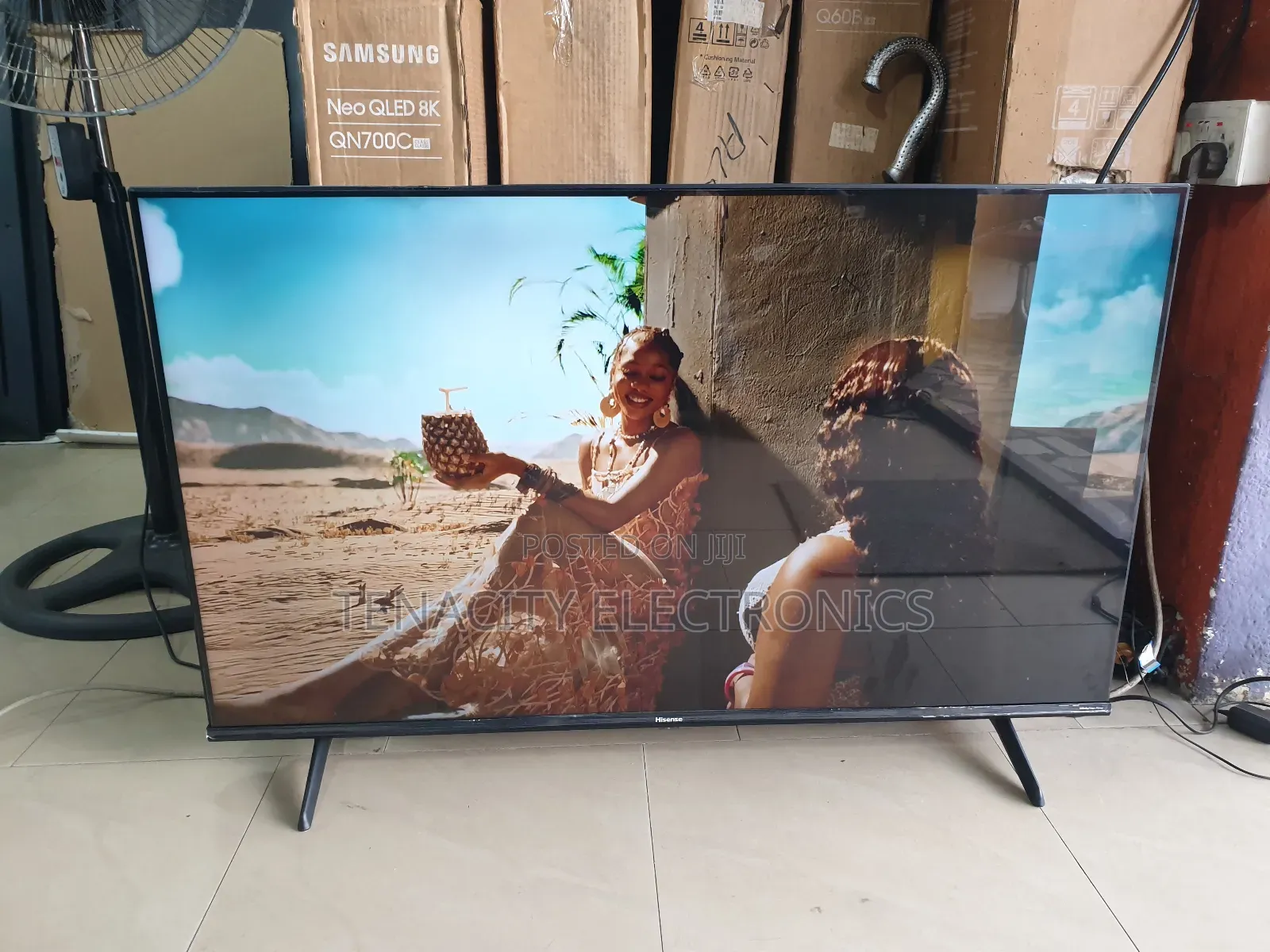 Qled Hisense 43"Smart Uhd HDR Edgeless Tv