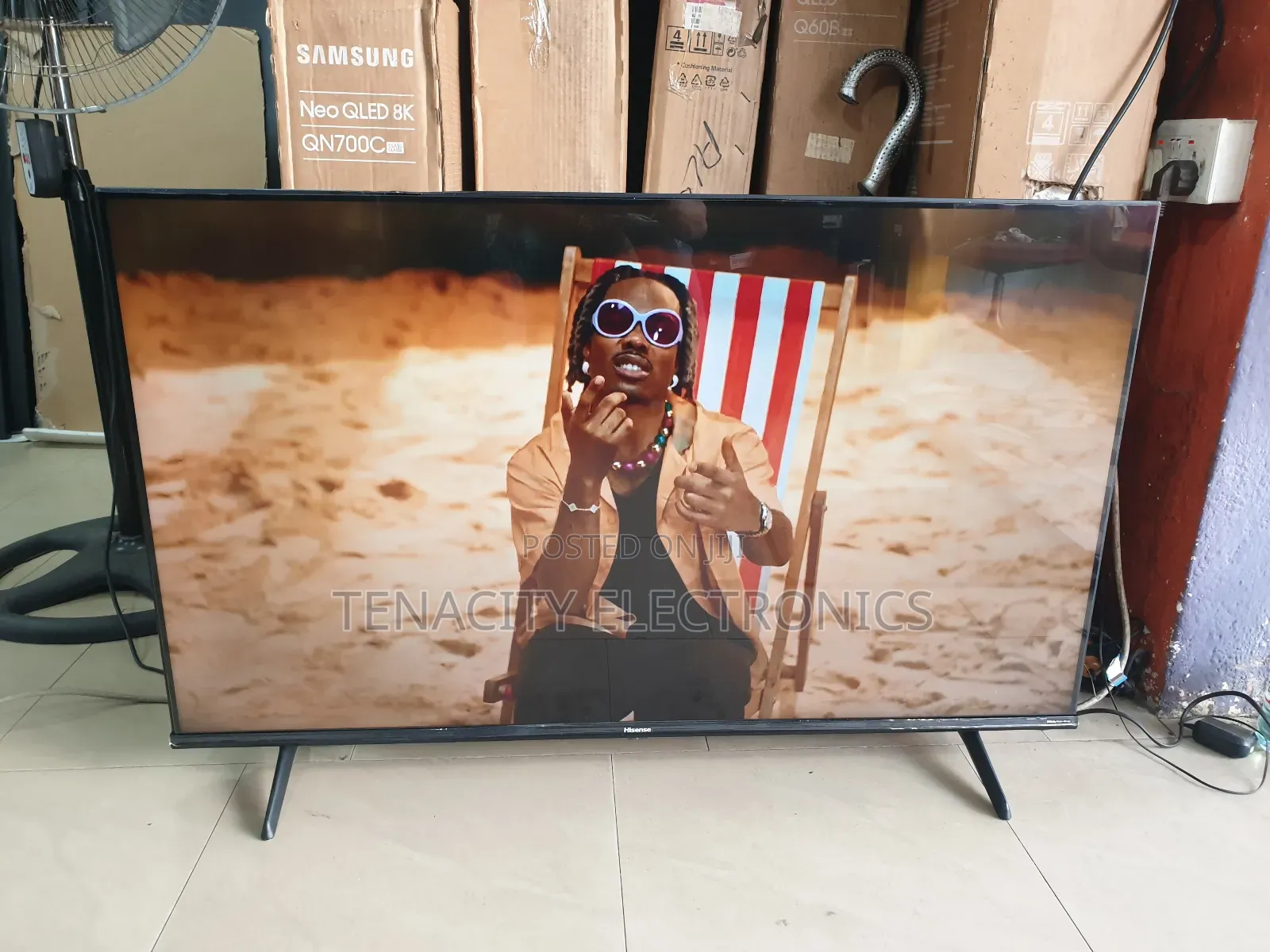 Qled Hisense 43"Smart Uhd HDR Edgeless Tv