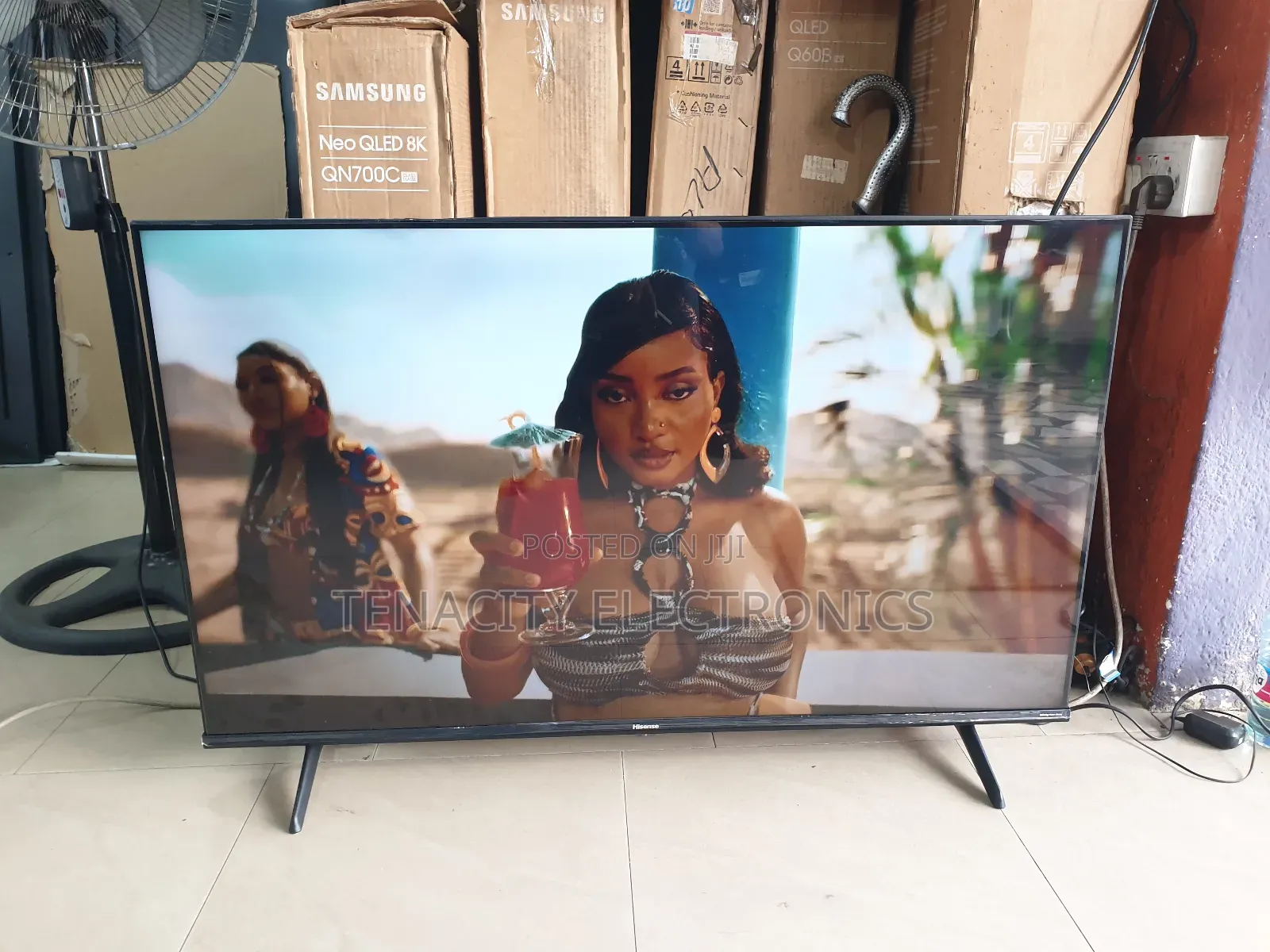 Qled Hisense 43"Smart Uhd HDR Edgeless Tv