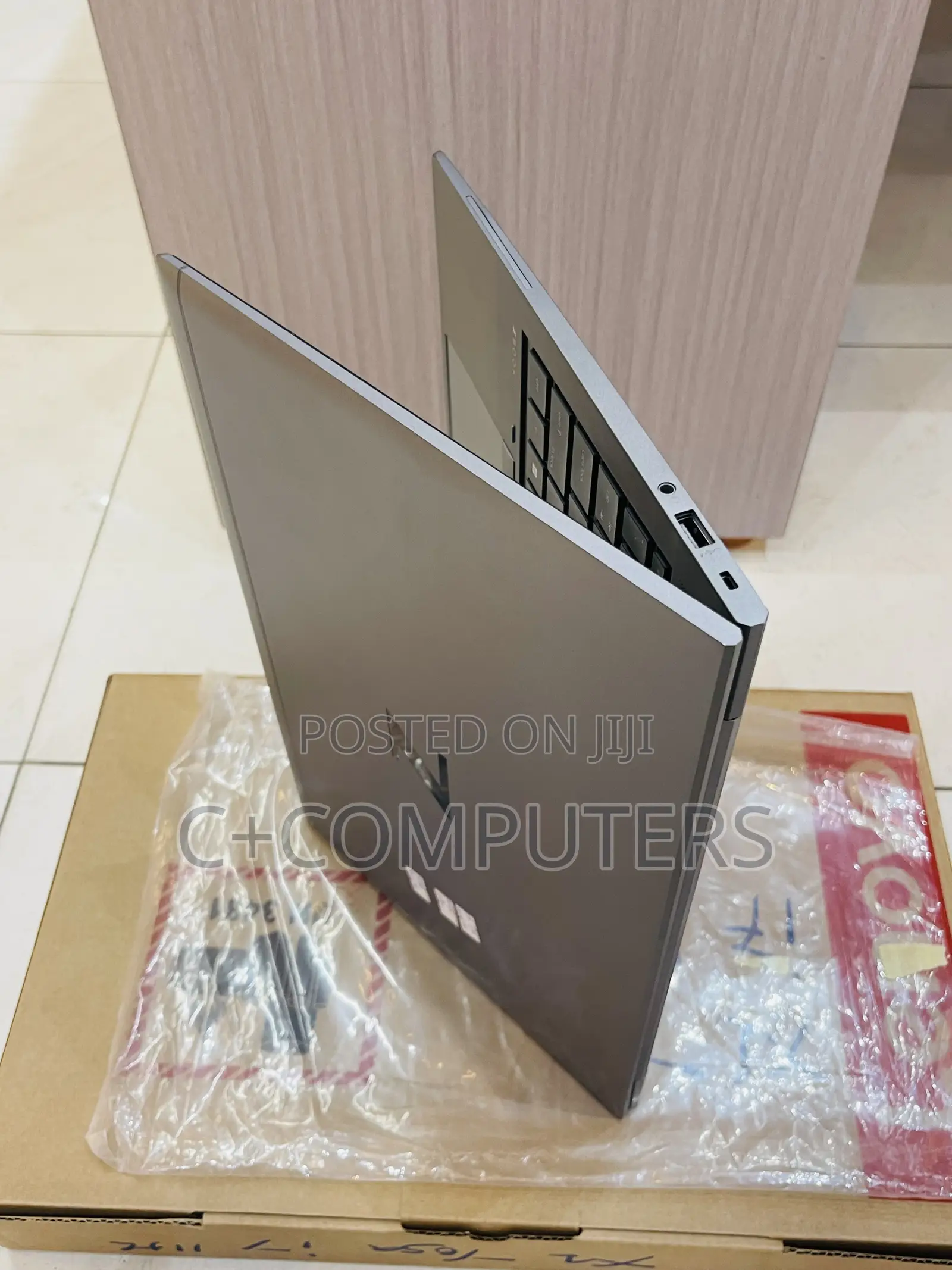 New Laptop HP ZBook Firefly 15 G7 16GB Intel Core I7 SSD 512GB