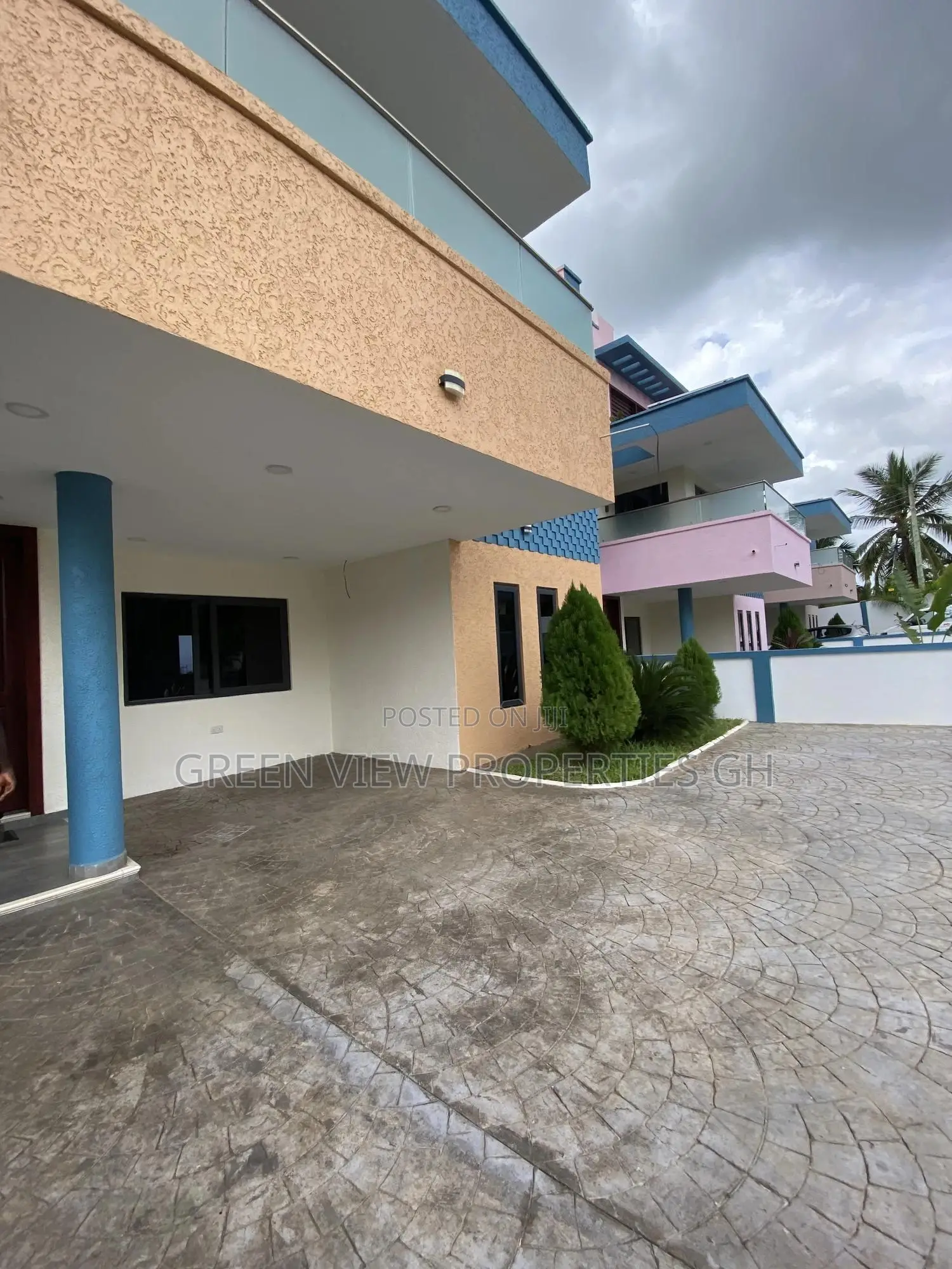Furnished 4bdrm Duplex in West Hills Mall Area for rent