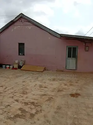 6bdrm Bungalow in Kumasi Metropolitan for sale