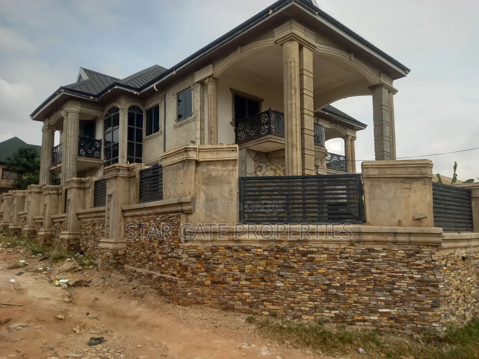5bdrm House in Buoho Sasa, Kumasi Metropolitan for sale
