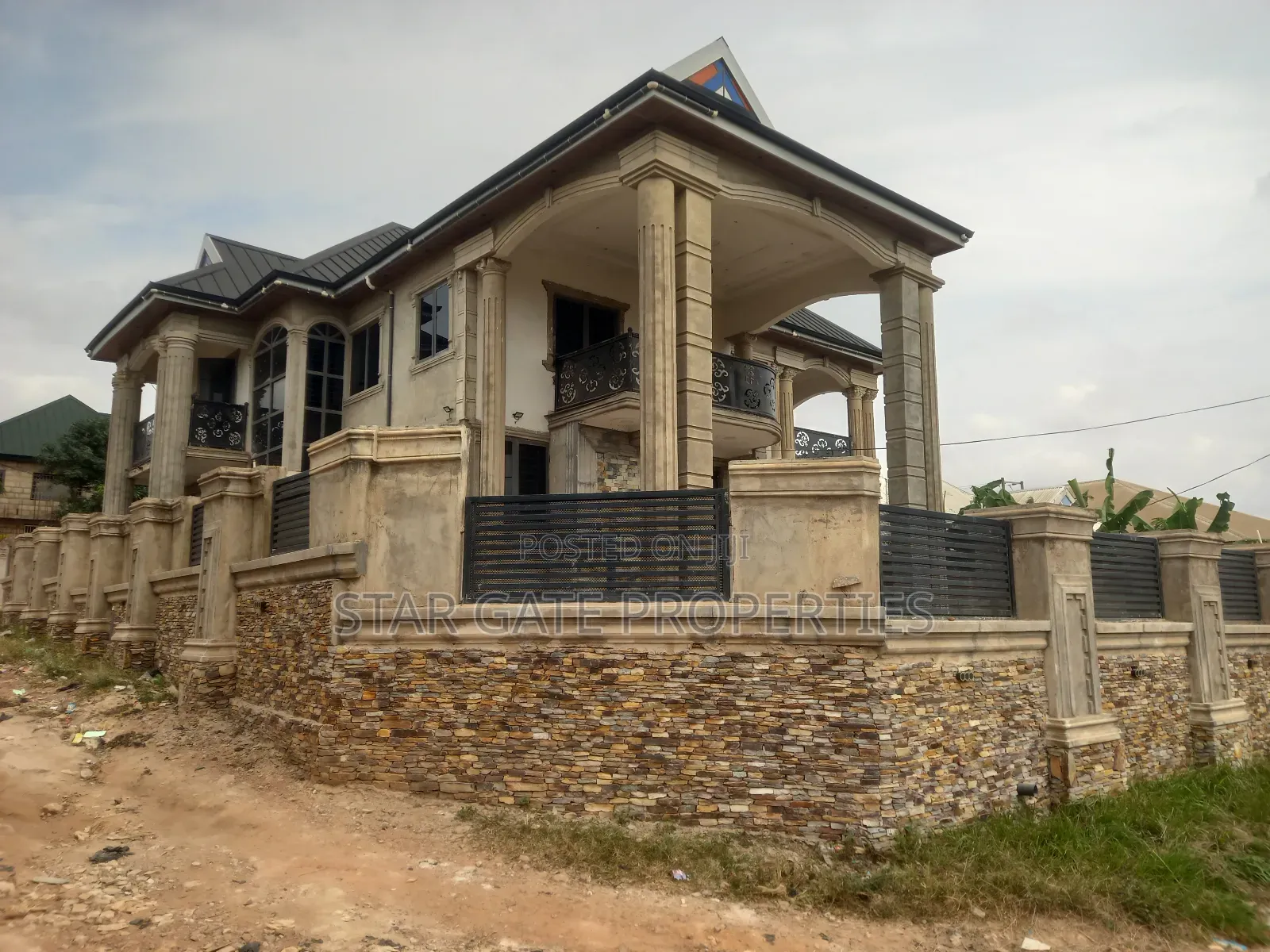 5bdrm House in Buoho Sasa, Kumasi Metropolitan for sale