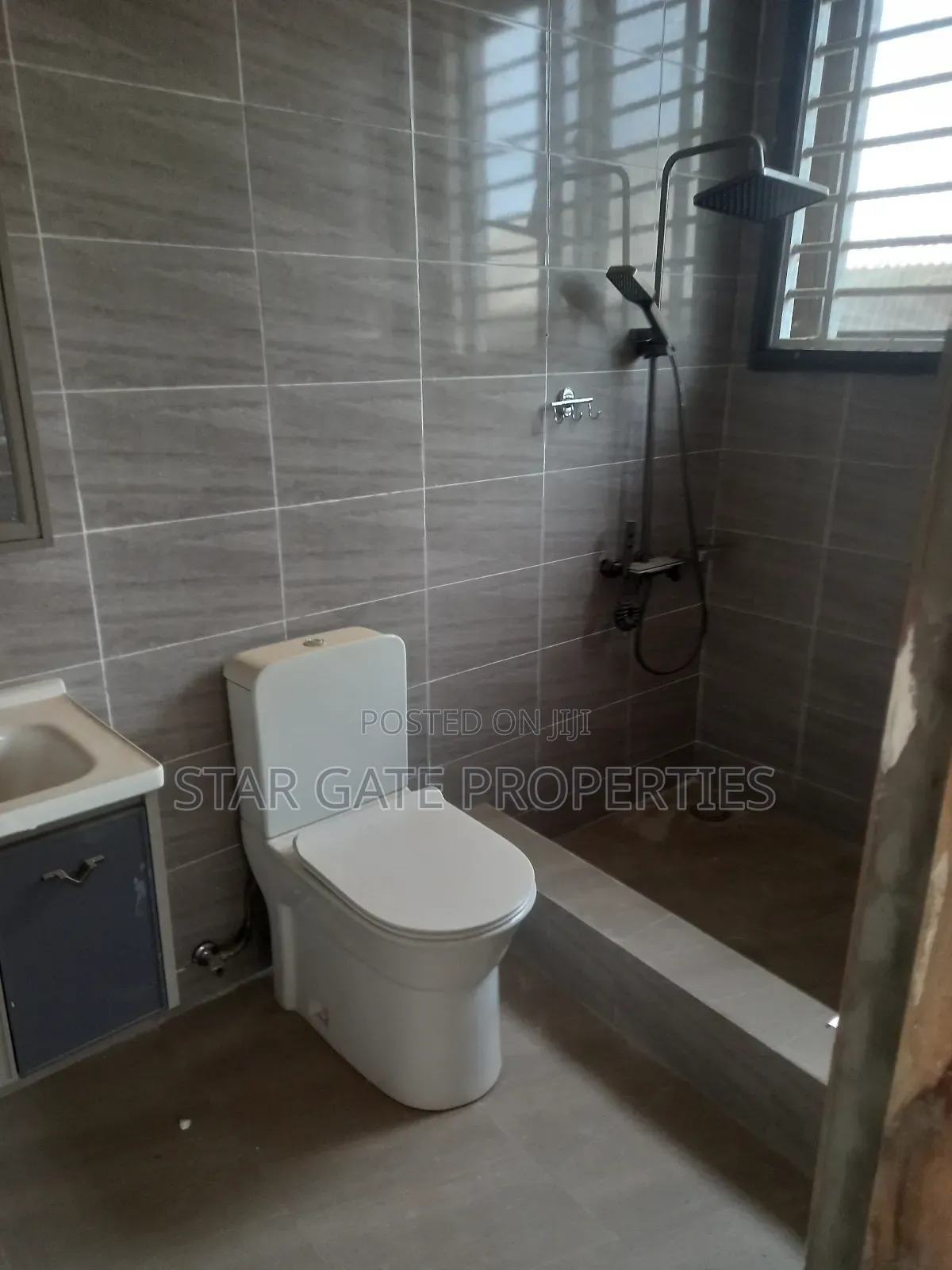 5bdrm House in Buoho Sasa, Kumasi Metropolitan for sale
