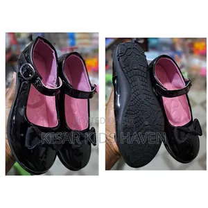 Fit Right Girls Black Shoe Size 33 and 34 ( Reduced to Clear)