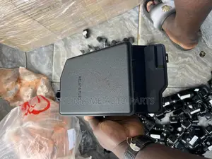 Toyota Highlander 2014:2019 Fuse Box Cover