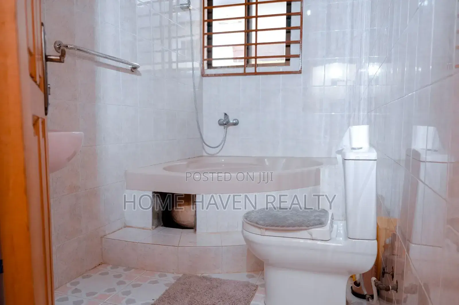 5bdrm House in Jafata, Sakumono for rent