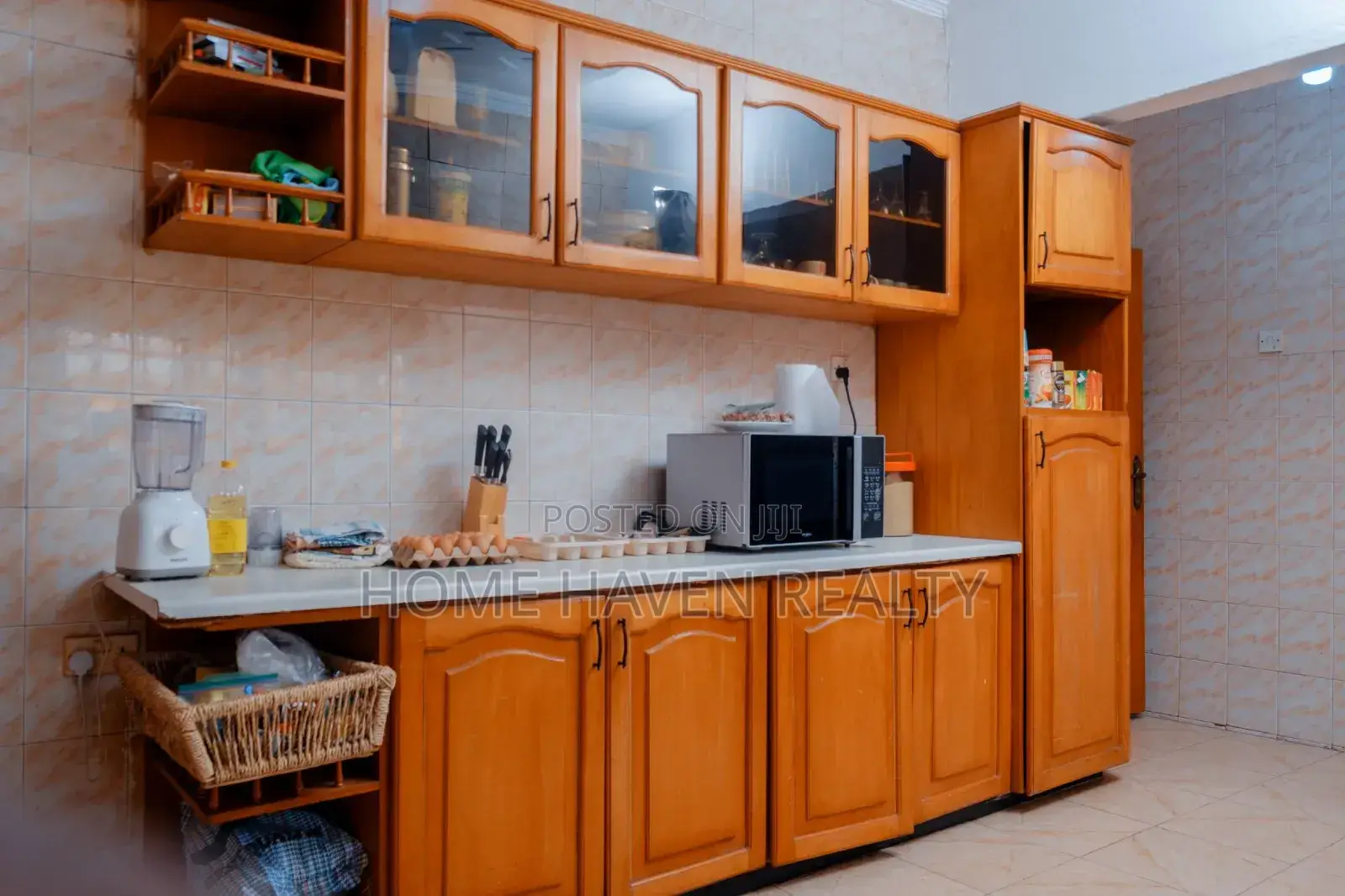 5bdrm House in Jafata, Sakumono for rent