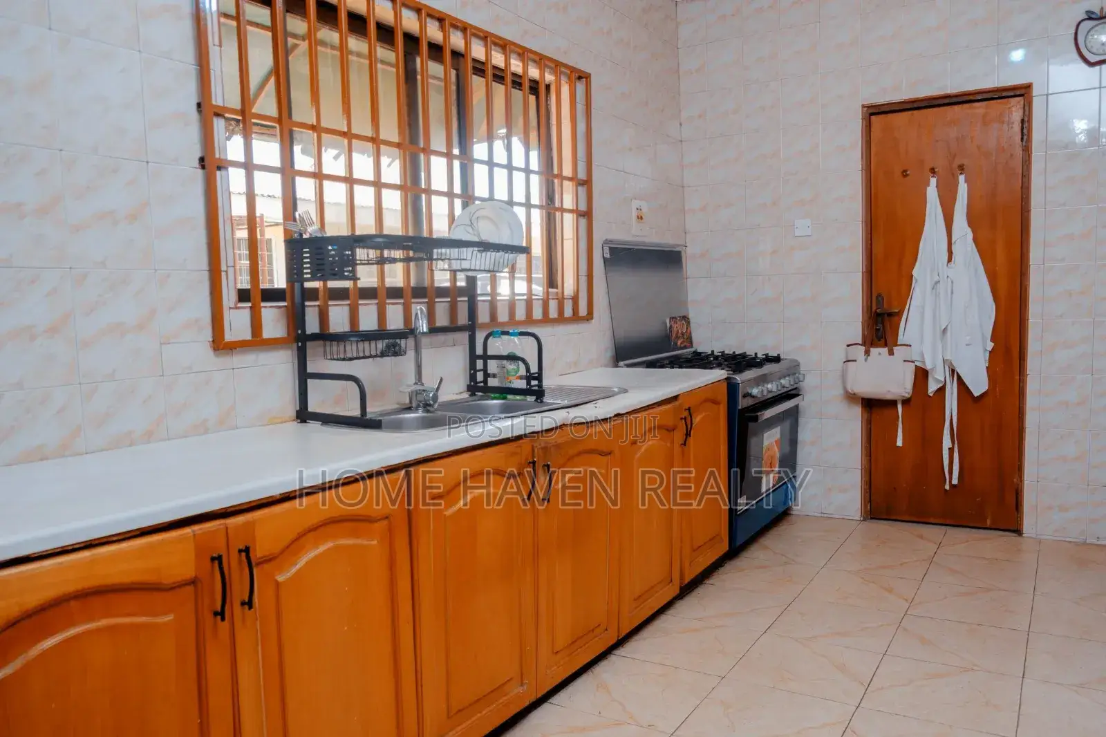 5bdrm House in Jafata, Sakumono for rent