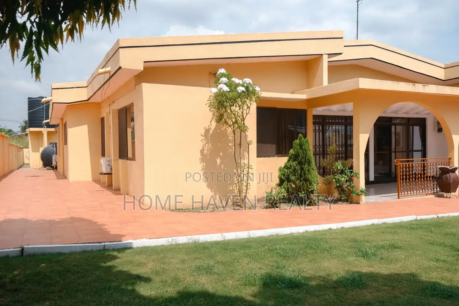 5bdrm House in Jafata, Sakumono for rent