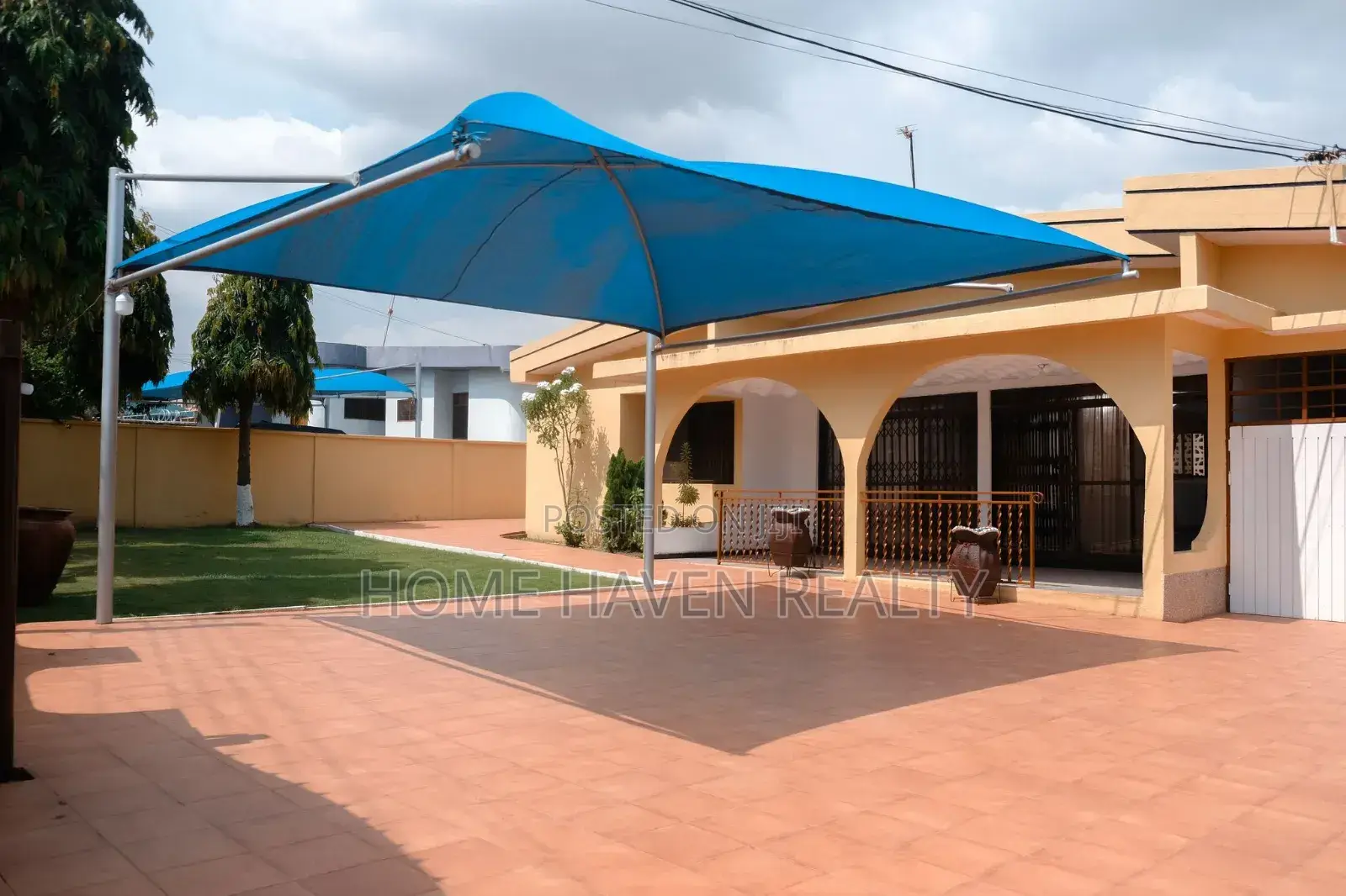 5bdrm House in Jafata, Sakumono for rent