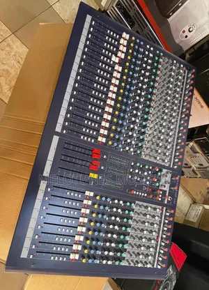 Soundcraft Lx9 24-Channel Professional Mixer Console.