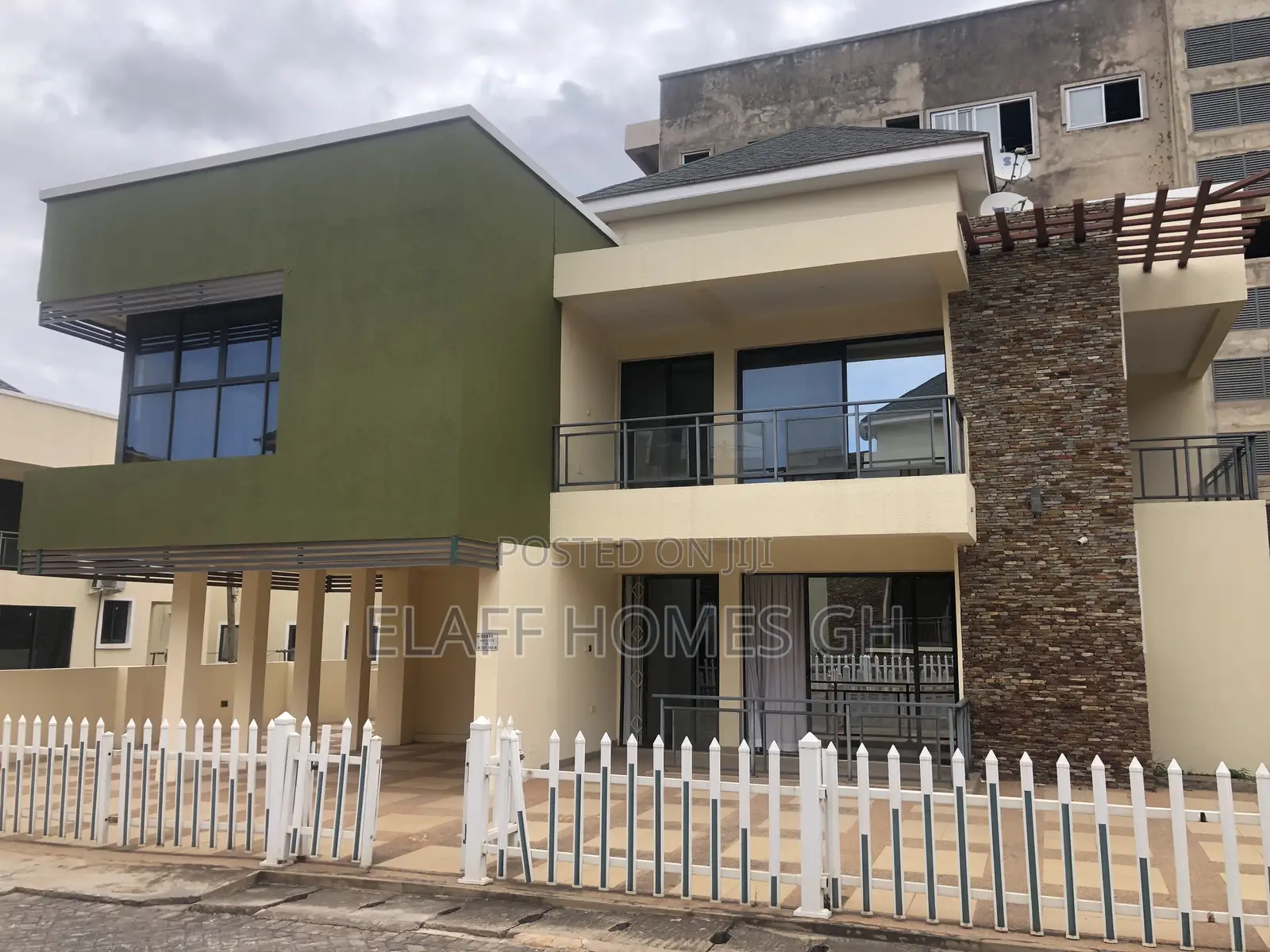 4bdrm Townhouse / Terrace in Elaffhomesgh, East Legon for rent
