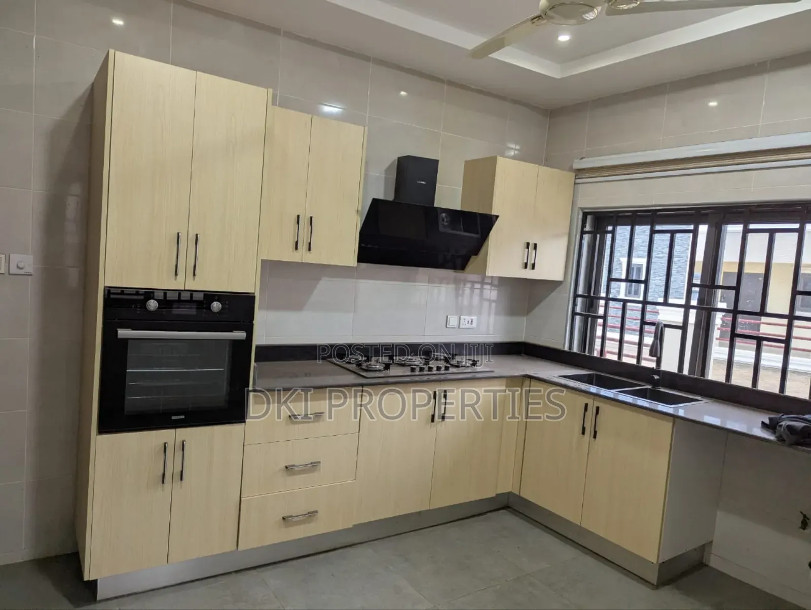 3bdrm House in Dki Properties, Tantra Hills for sale