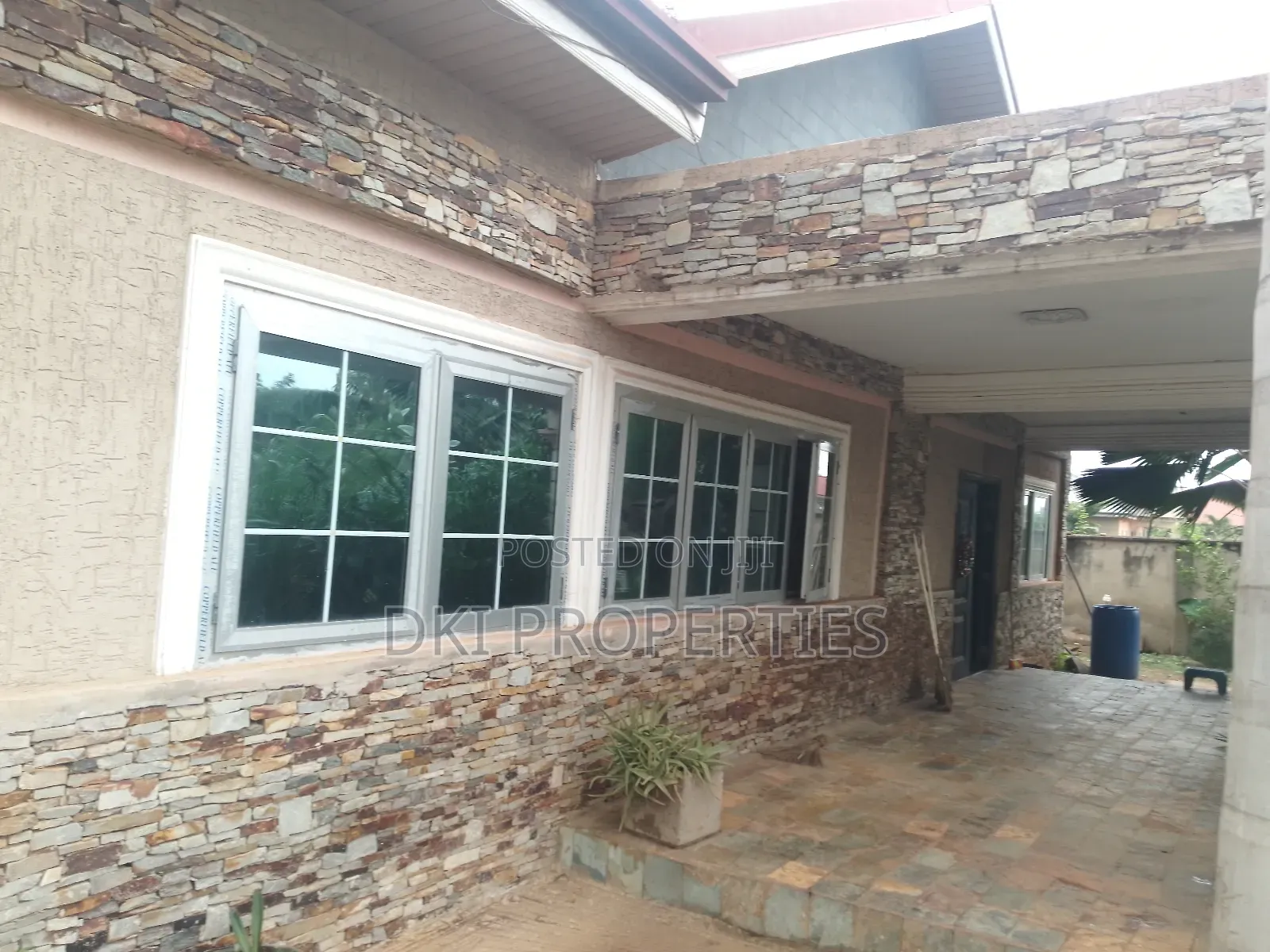 3bdrm House in Dki Properties, Oyibi for sale