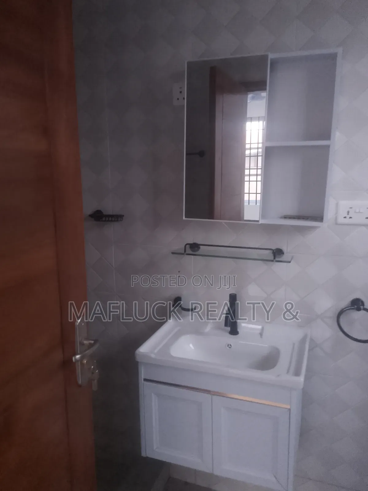 2bdrm Apartment in Lakeside Estate for rent