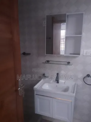2bdrm Apartment in Lakeside Estate for rent