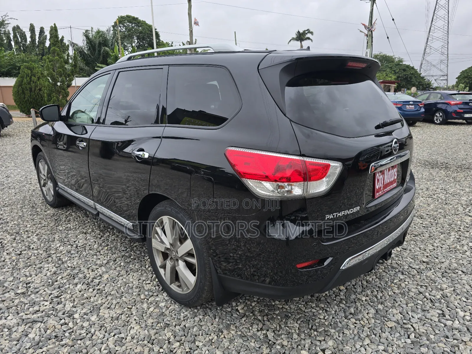 Nissan Pathfinder Platinum 4x4 2013 Black