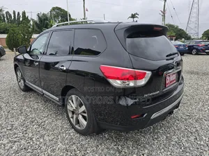 Nissan Pathfinder Platinum 4x4 2013 Black