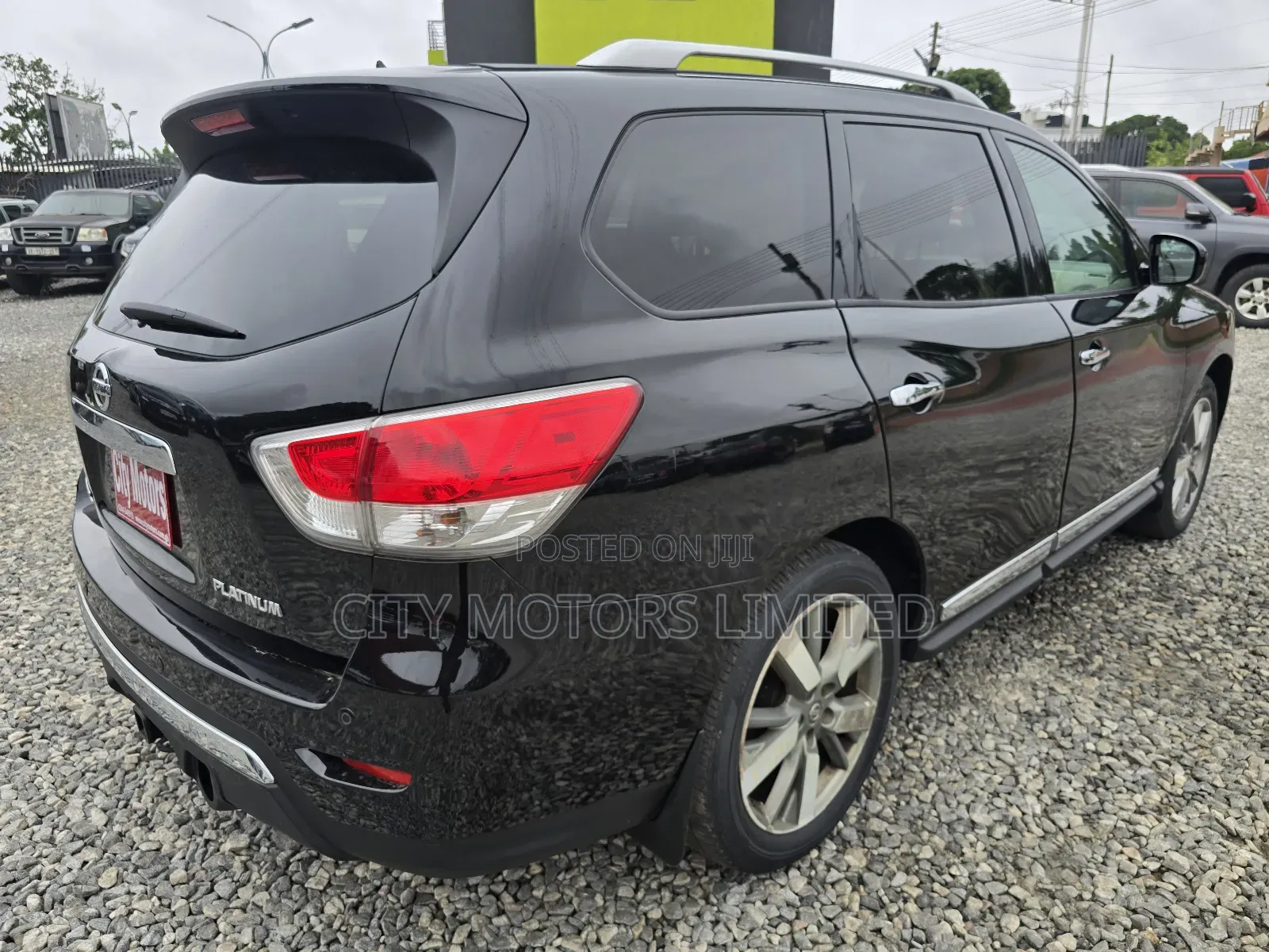 Nissan Pathfinder Platinum 4x4 2013 Black