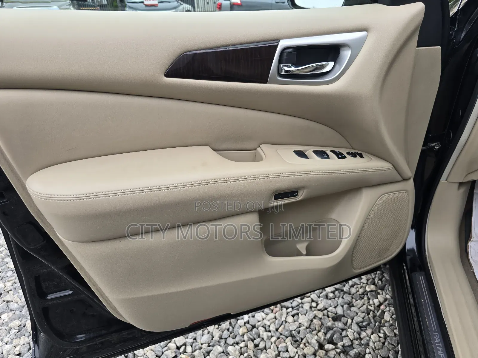 Nissan Pathfinder Platinum 4x4 2013 Black