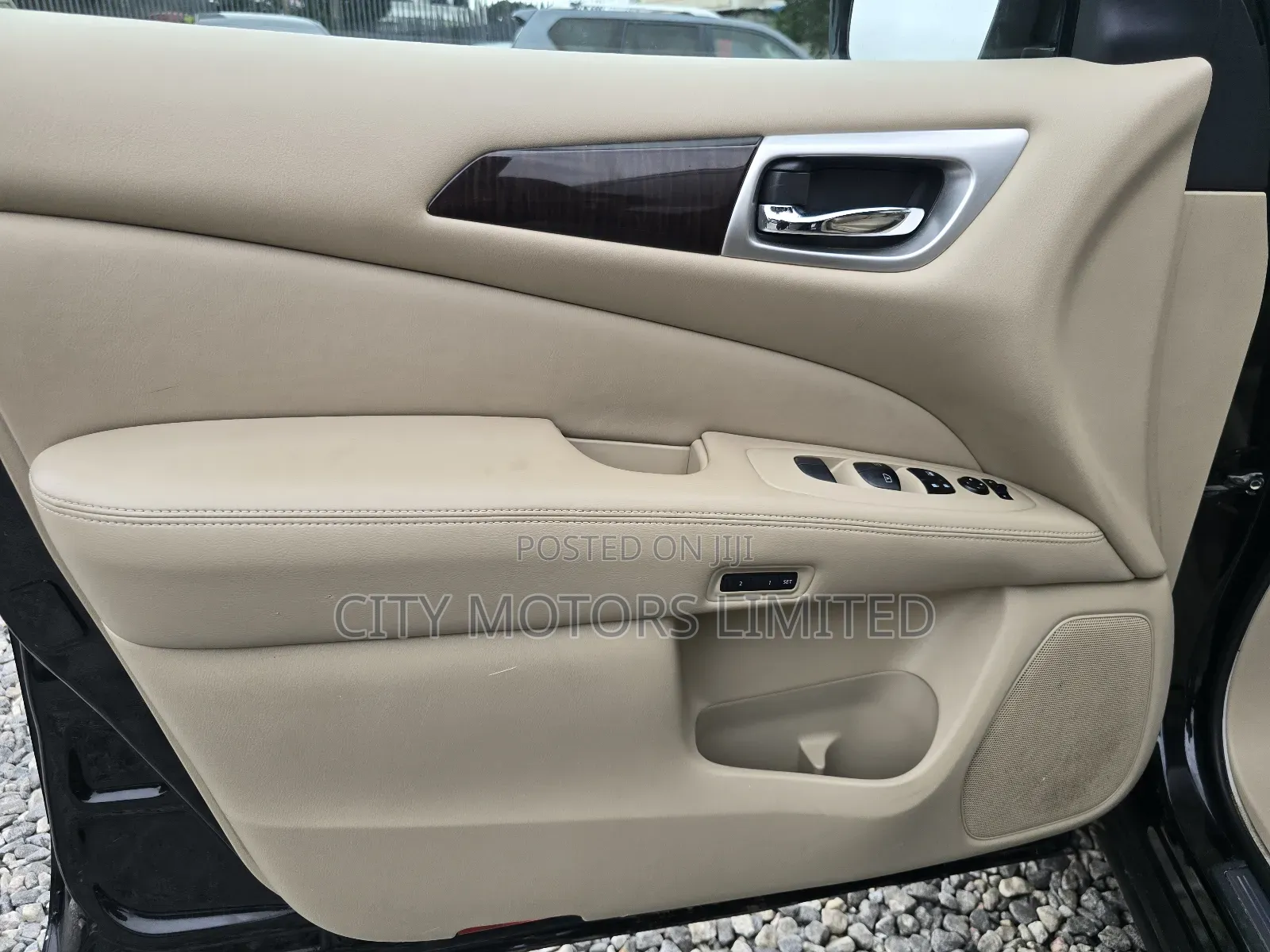 Nissan Pathfinder Platinum 4x4 2013 Black