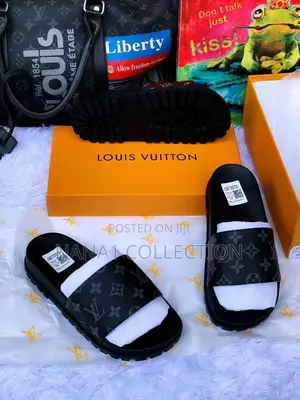 Unisex Louis Vuitton Slides