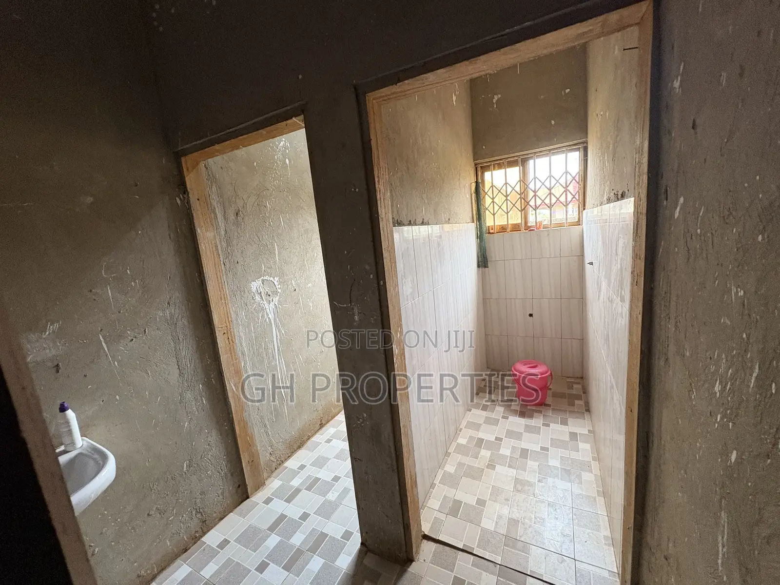 4bdrm Apartment in Sokoban,Wood Village, Kumasi Metropolitan for sale