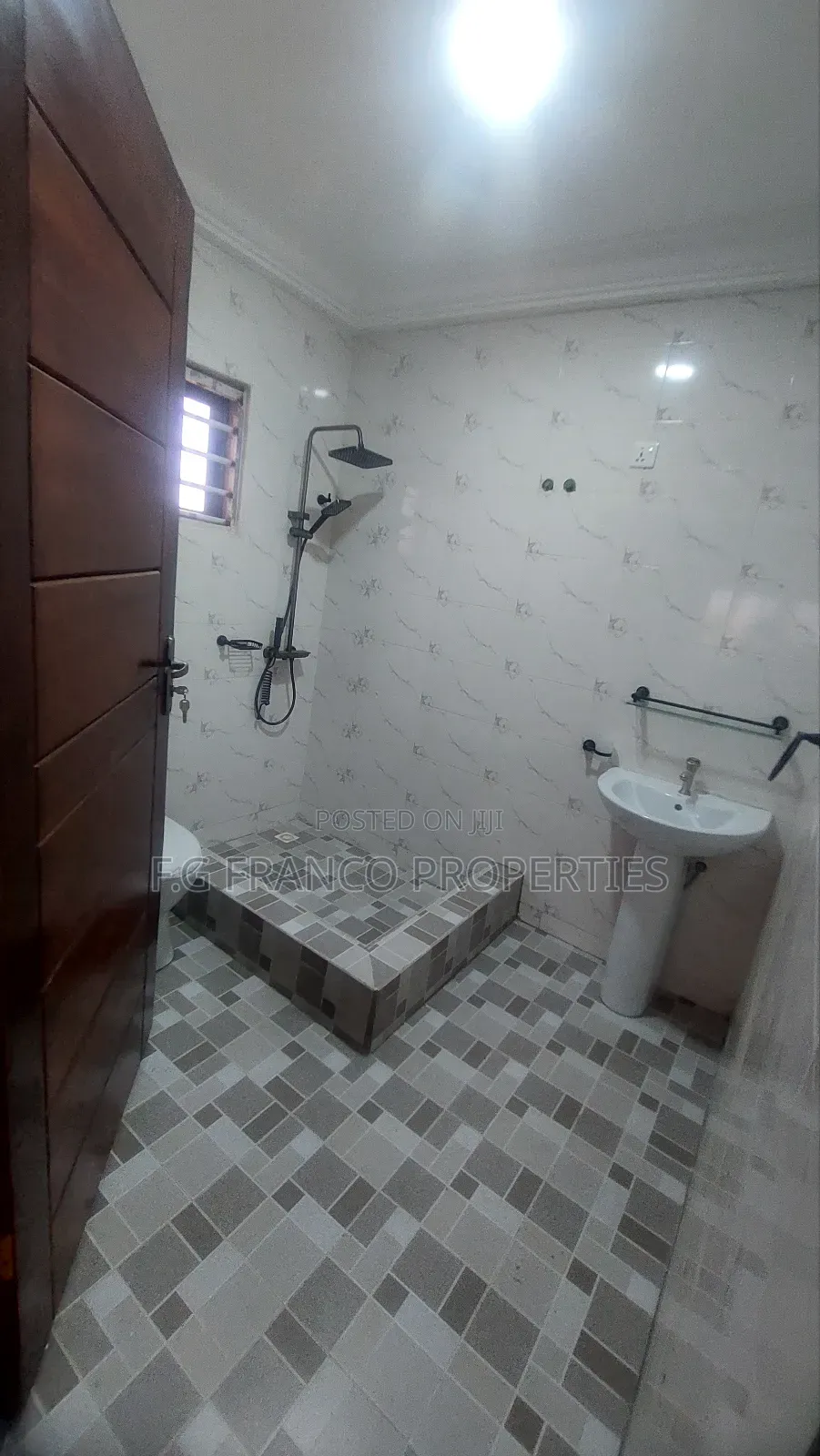 2bdrm Apartment in Kg.Franco Properties, Spintex for rent
