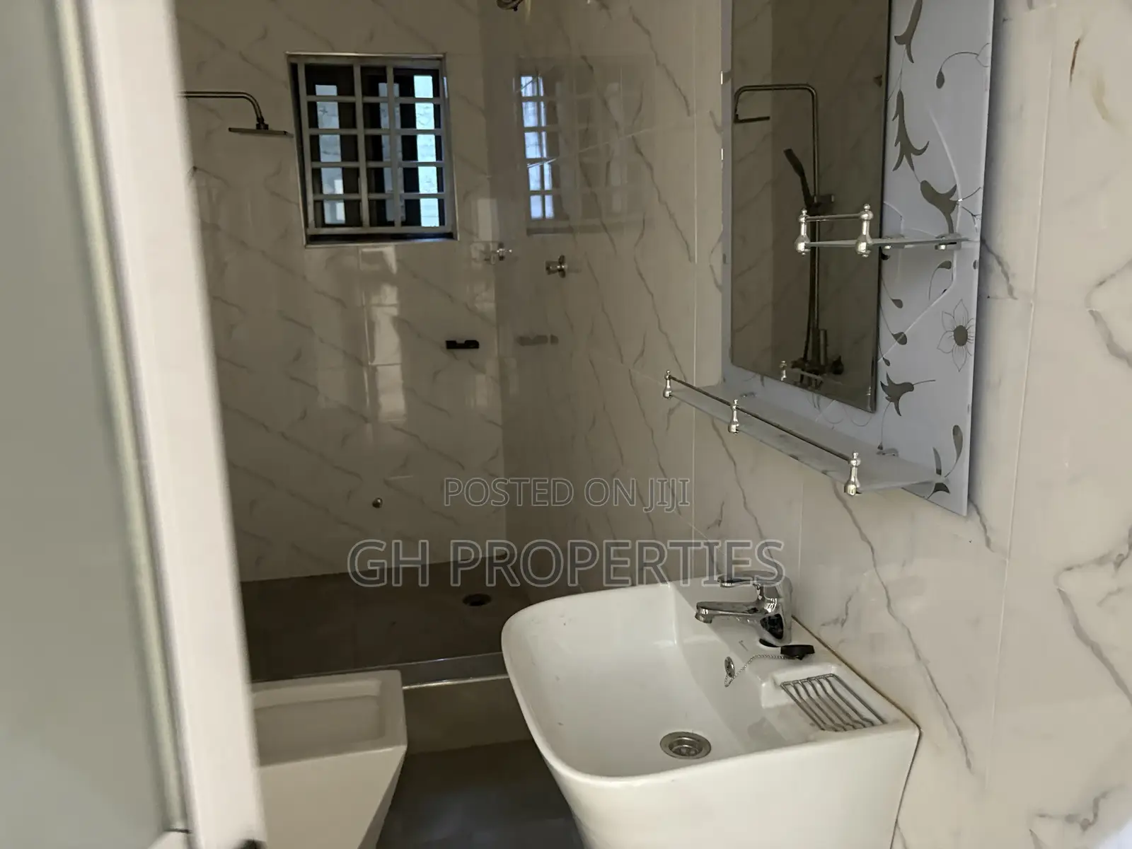4bdrm House in Buokrom Estate Area., Kwabre for sale