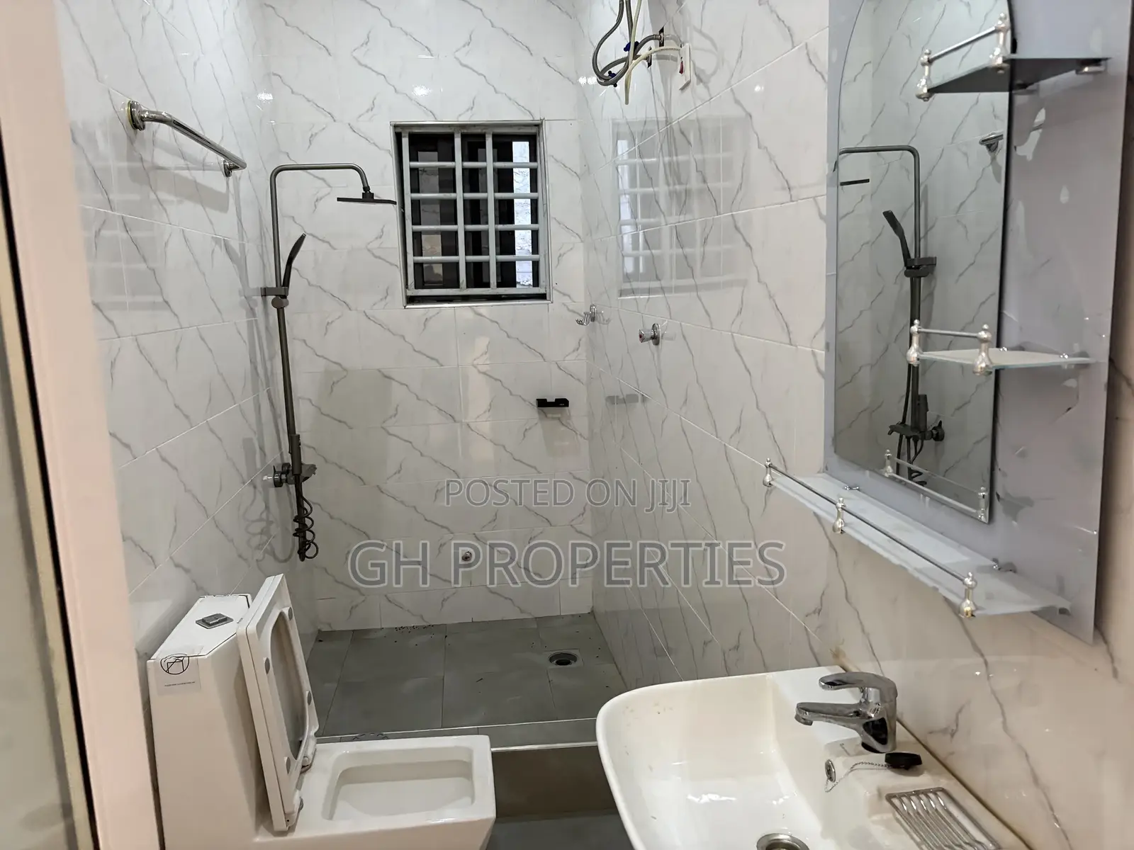4bdrm House in Buokrom Estate Area., Kwabre for sale