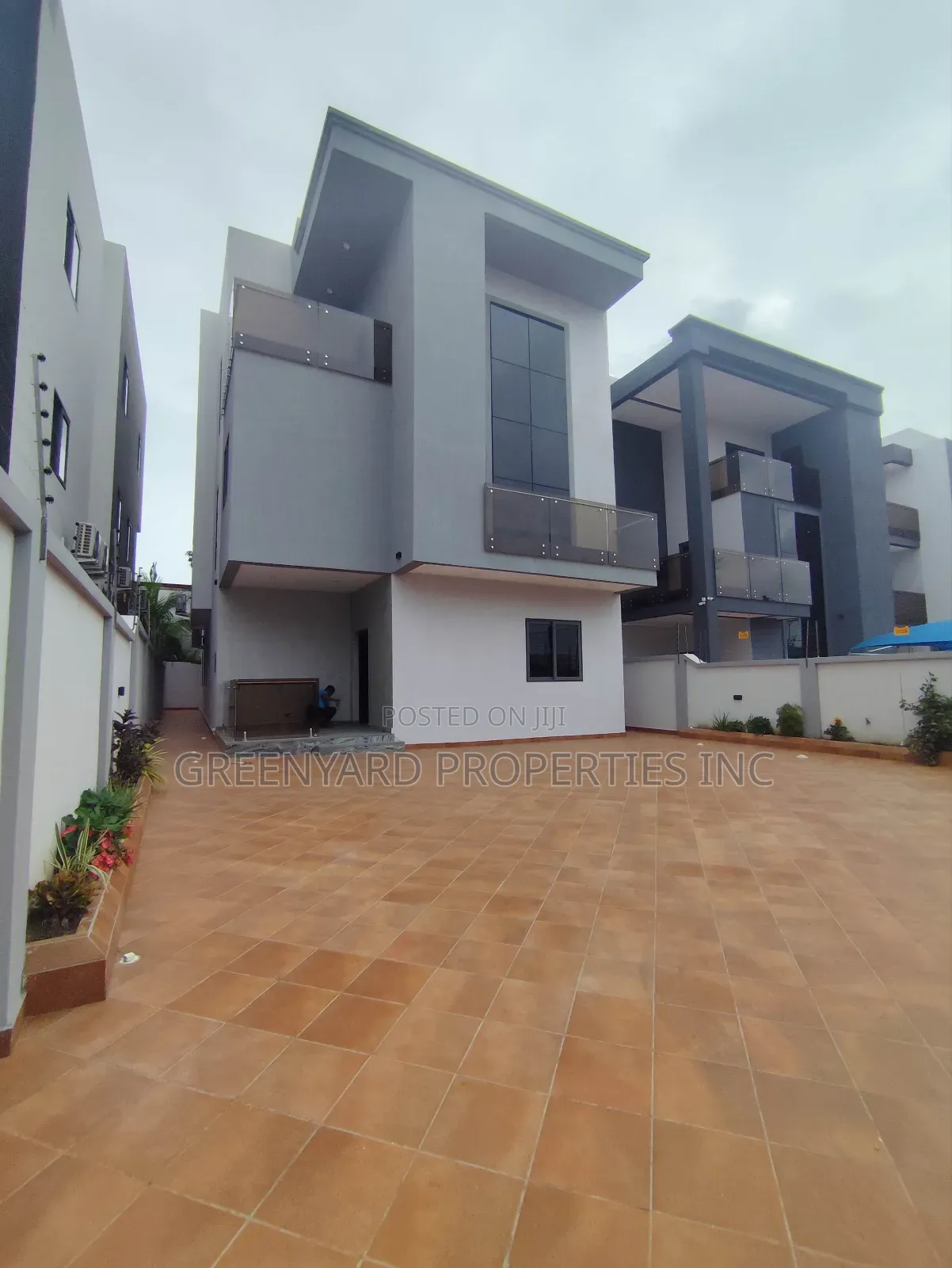 5bdrm Duplex in A&C, East Legon for rent