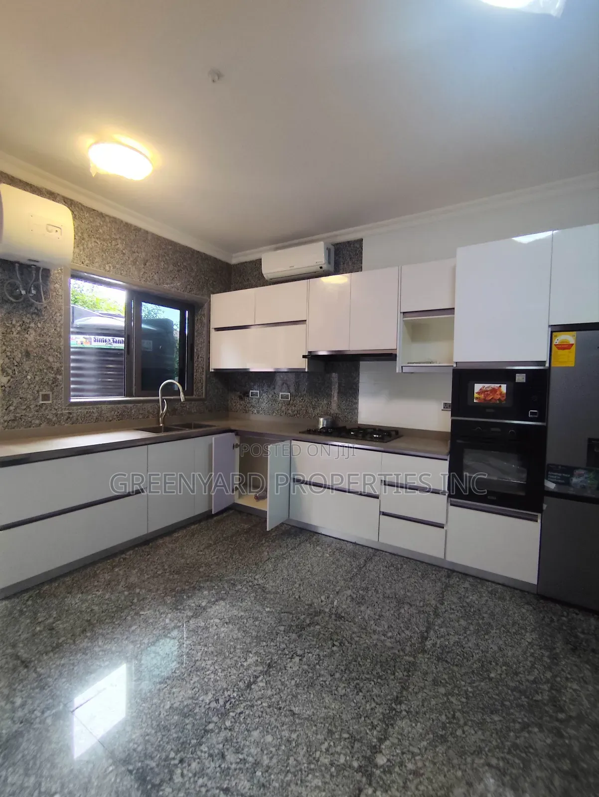5bdrm Duplex in A&C, East Legon for rent