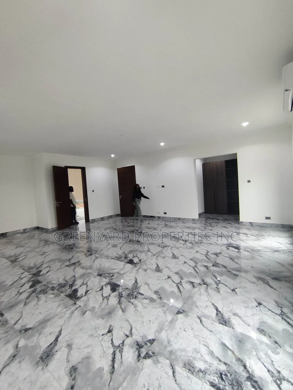 5bdrm Duplex in A&C, East Legon for rent