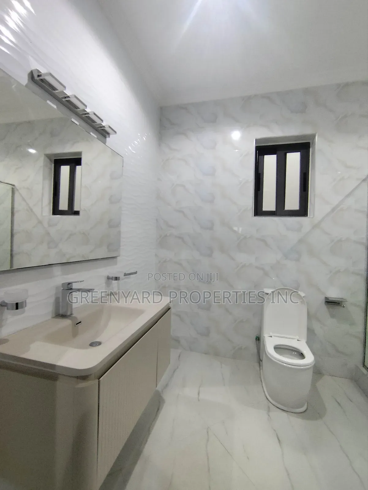 5bdrm Duplex in A&C, East Legon for rent