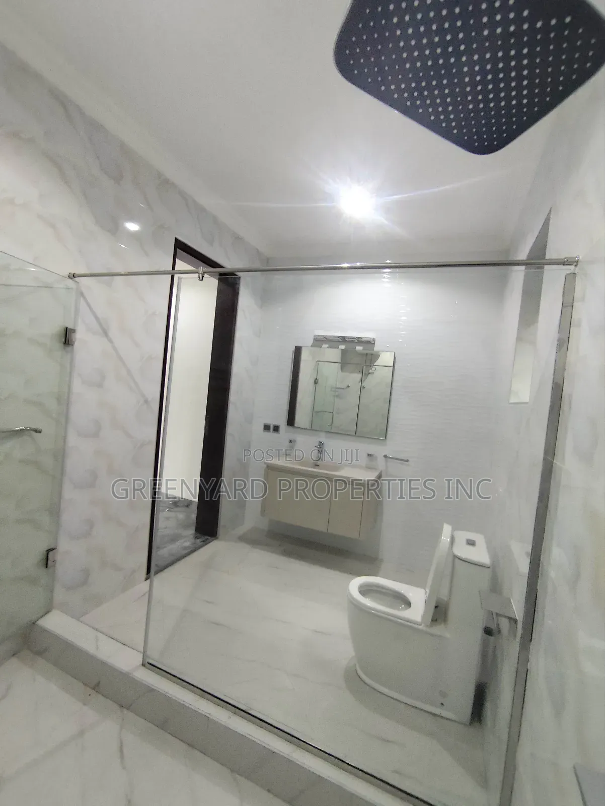 5bdrm Duplex in A&C, East Legon for rent