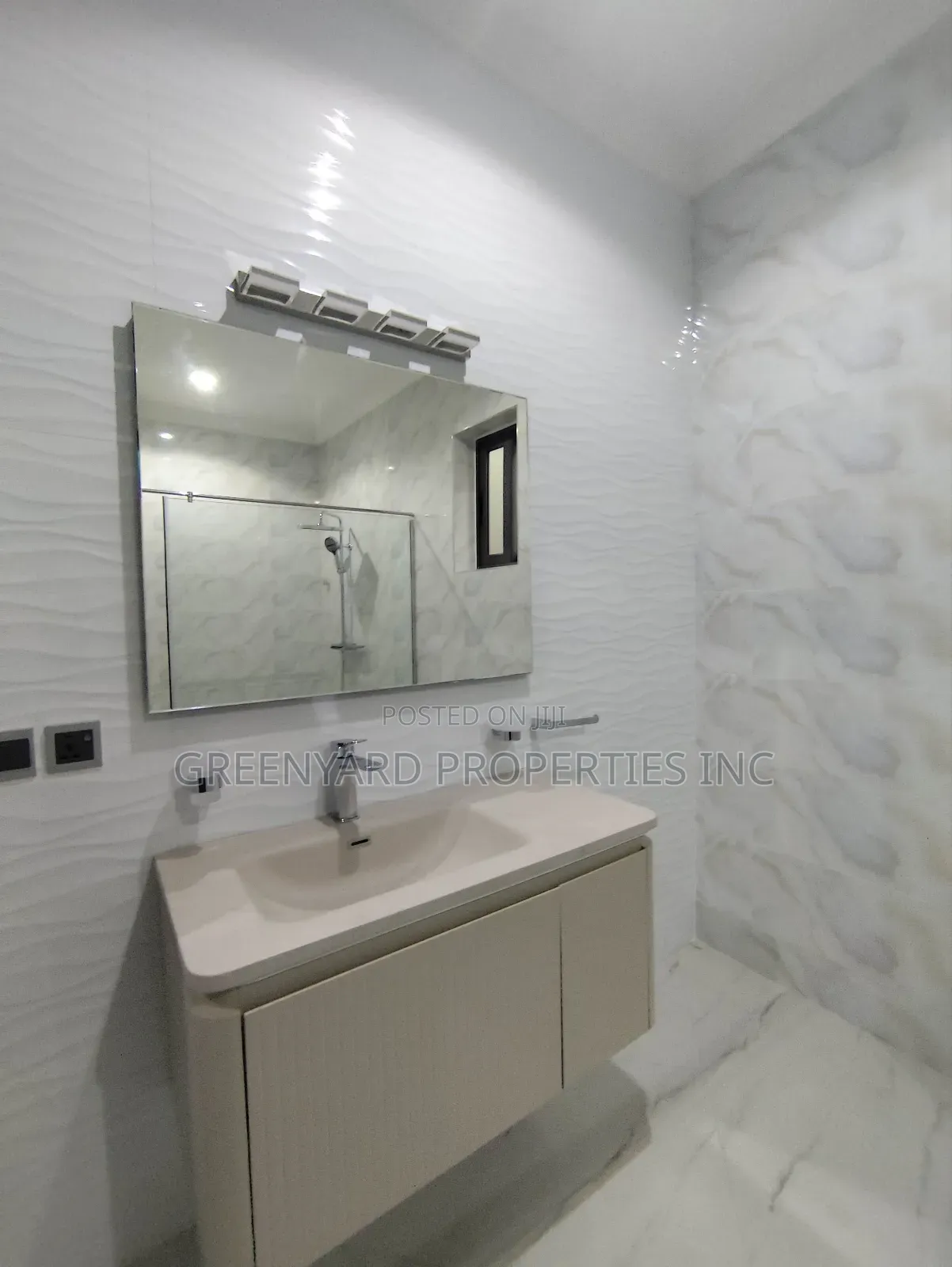 5bdrm Duplex in A&C, East Legon for rent