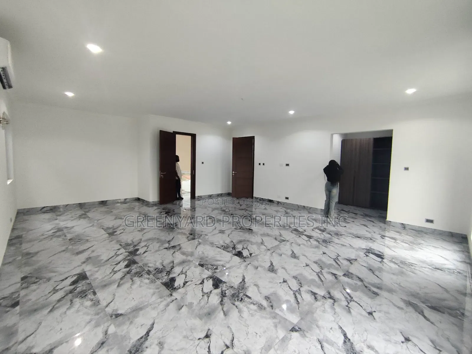 5bdrm Duplex in A&C, East Legon for rent