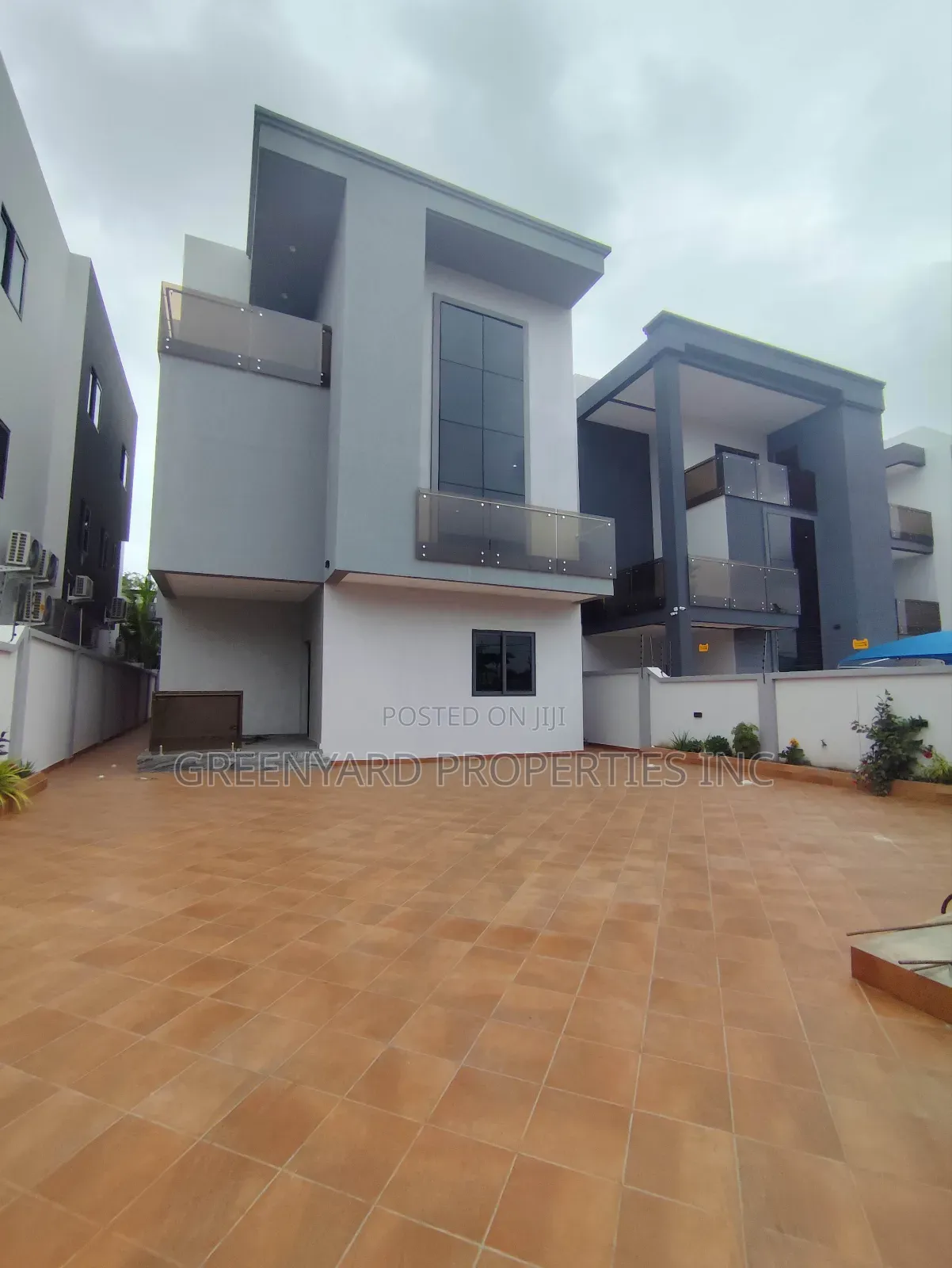 5bdrm Duplex in A&C, East Legon for rent